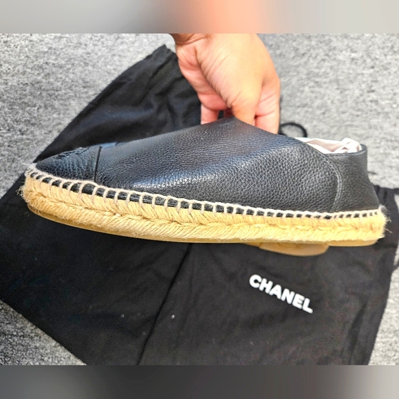 CHANEL 2017 Interlocking CC Logo Espadrilles Shoes - Picture 2 of 9